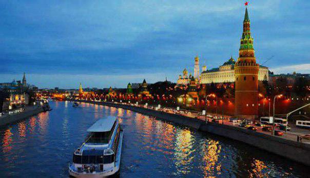 טיול בסירה לאורך נהר מוסקבה